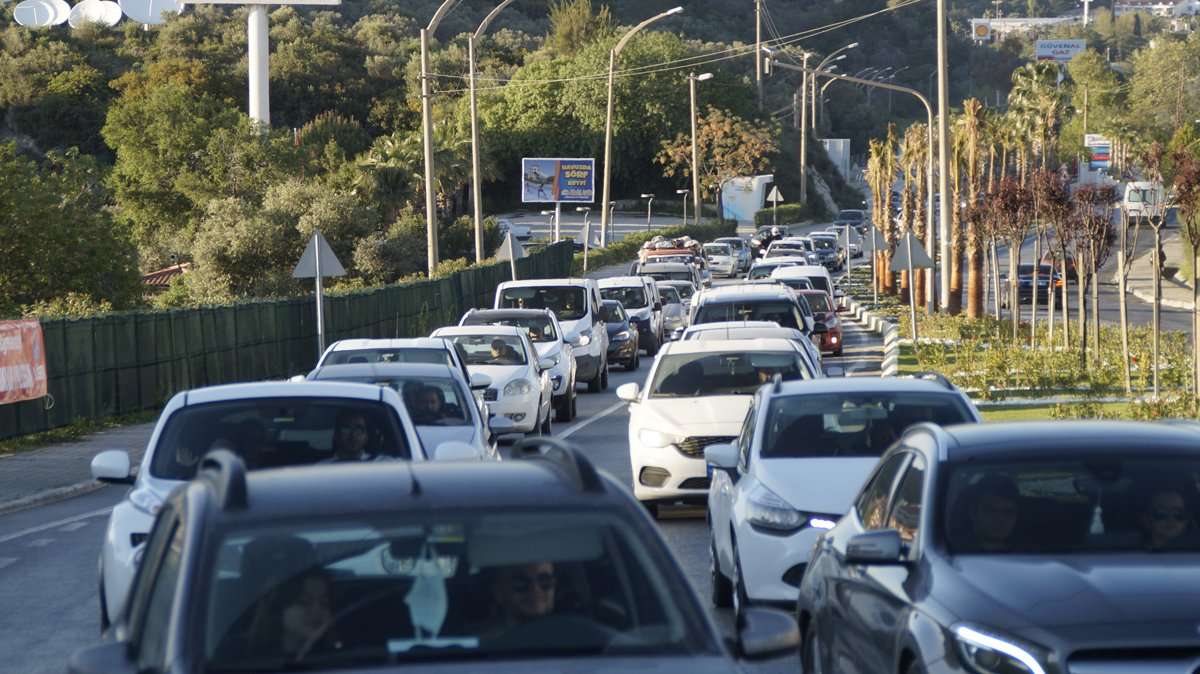 Büyük kentlerden kaçanlar sahil beldelerine virüs taşıdı!