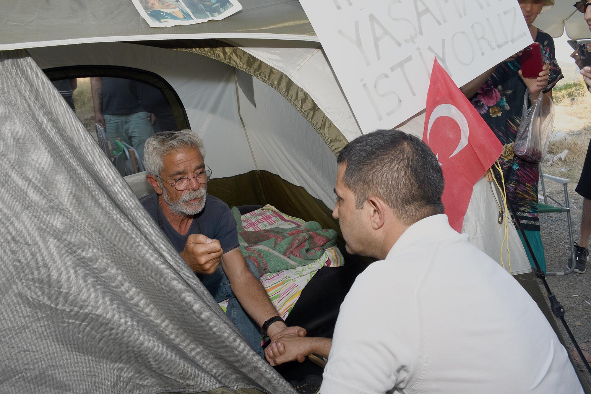 Uydukent’teki çadır tiyatrosu Kuşadası’nı ayaklandırdı!