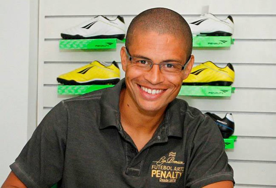 Alex de Souza, futbola başladığı takımın başında