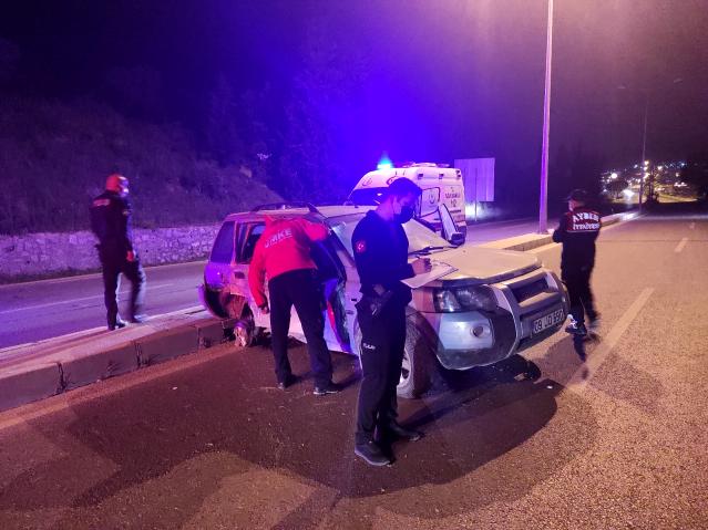 Alkollü şoför kontrol noktasına daldı, polis canını zor kurtardı!