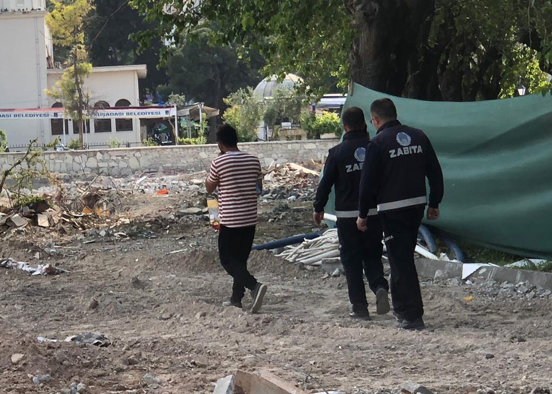 Kuşadası’nda “bayrak” paniği!