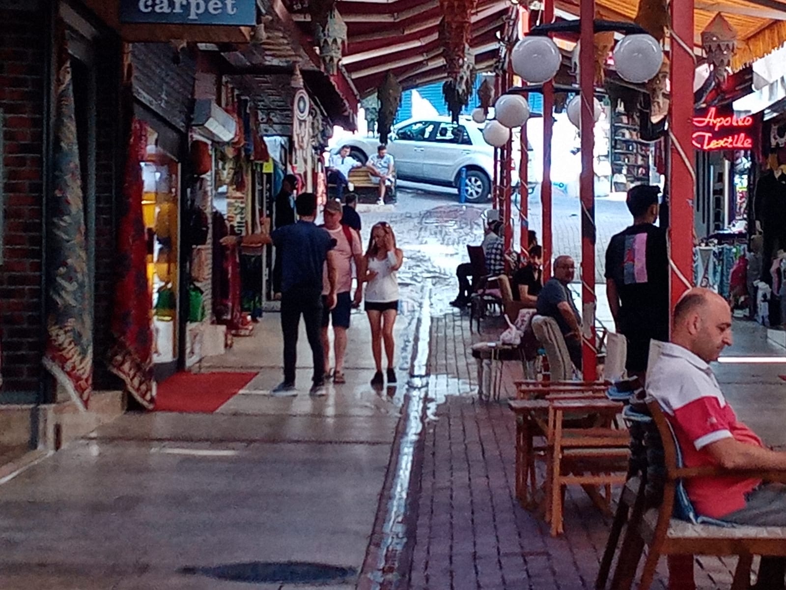 Rögar taştı, lağım suları turistik çarşıya aktı, 3 gündür bakan yok