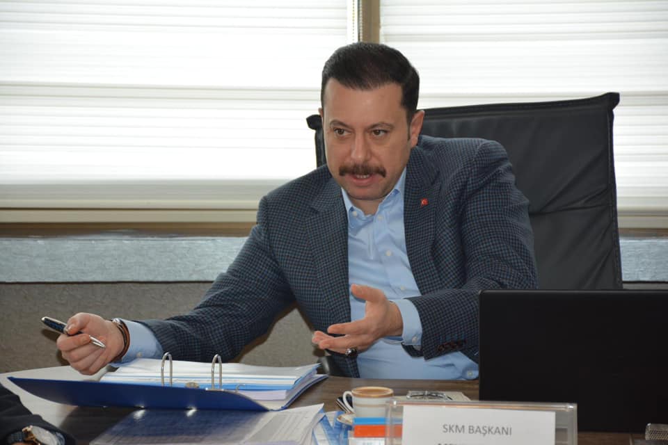 Kaya’dan Sengel’e sert sözler; Selçuk’a değil kendine çalışıyor!