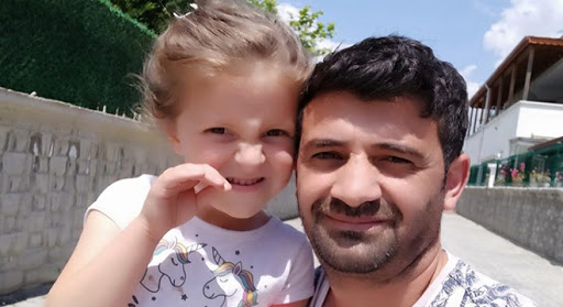 Minik Ayla kedisiyle oynarken  korkunç bir kazaya kurban gitti