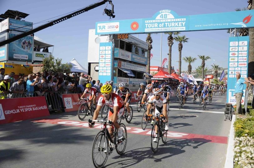 Cumhurbaşkanlığı Bisiklet Turu’nun zafer turu Ada’da