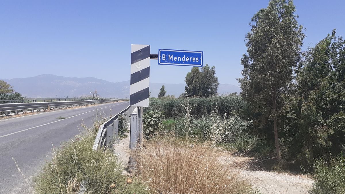 Menderes ölüm kusuyor