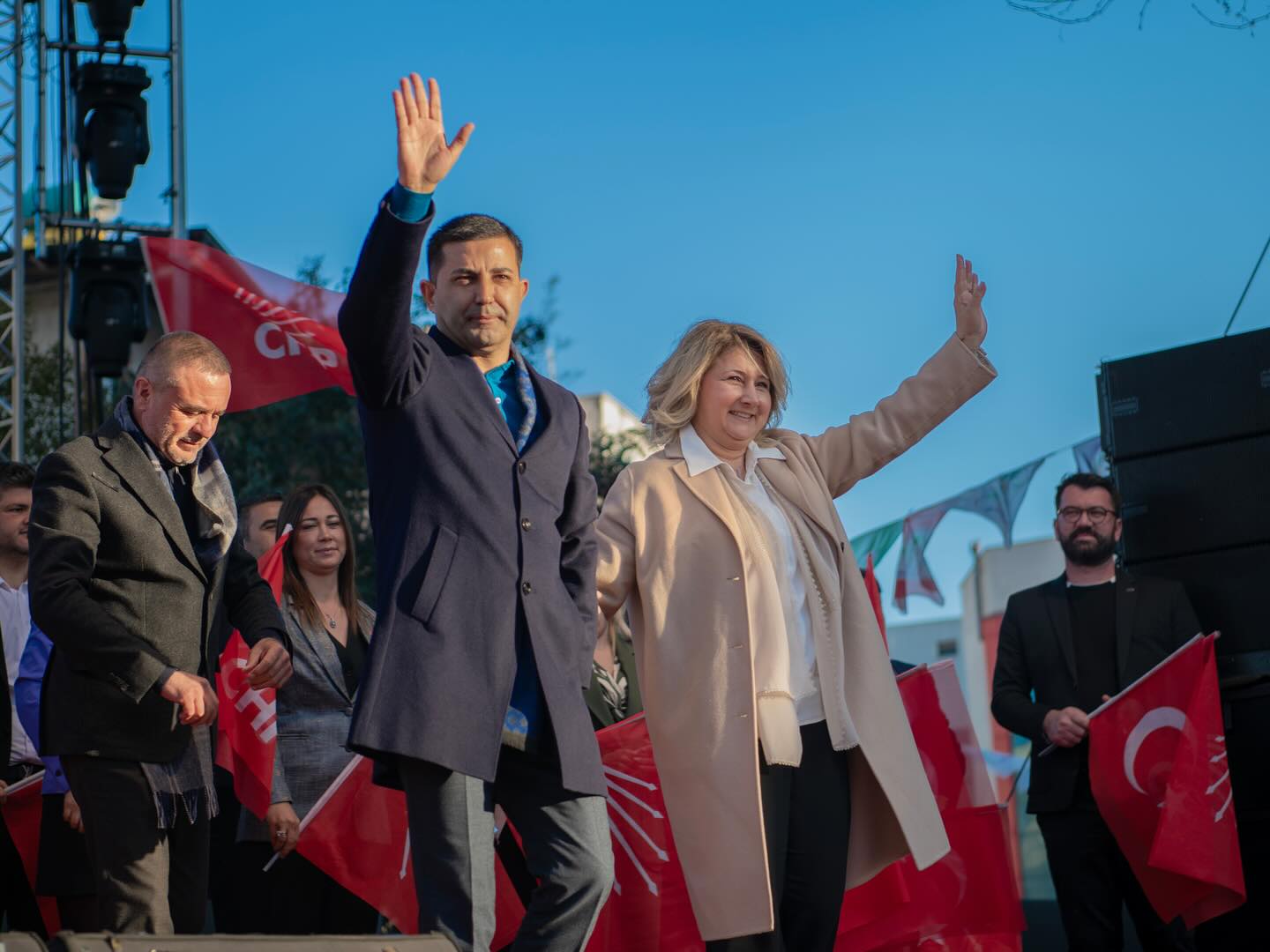 Kadınlar küstah siyaseti gömdü!