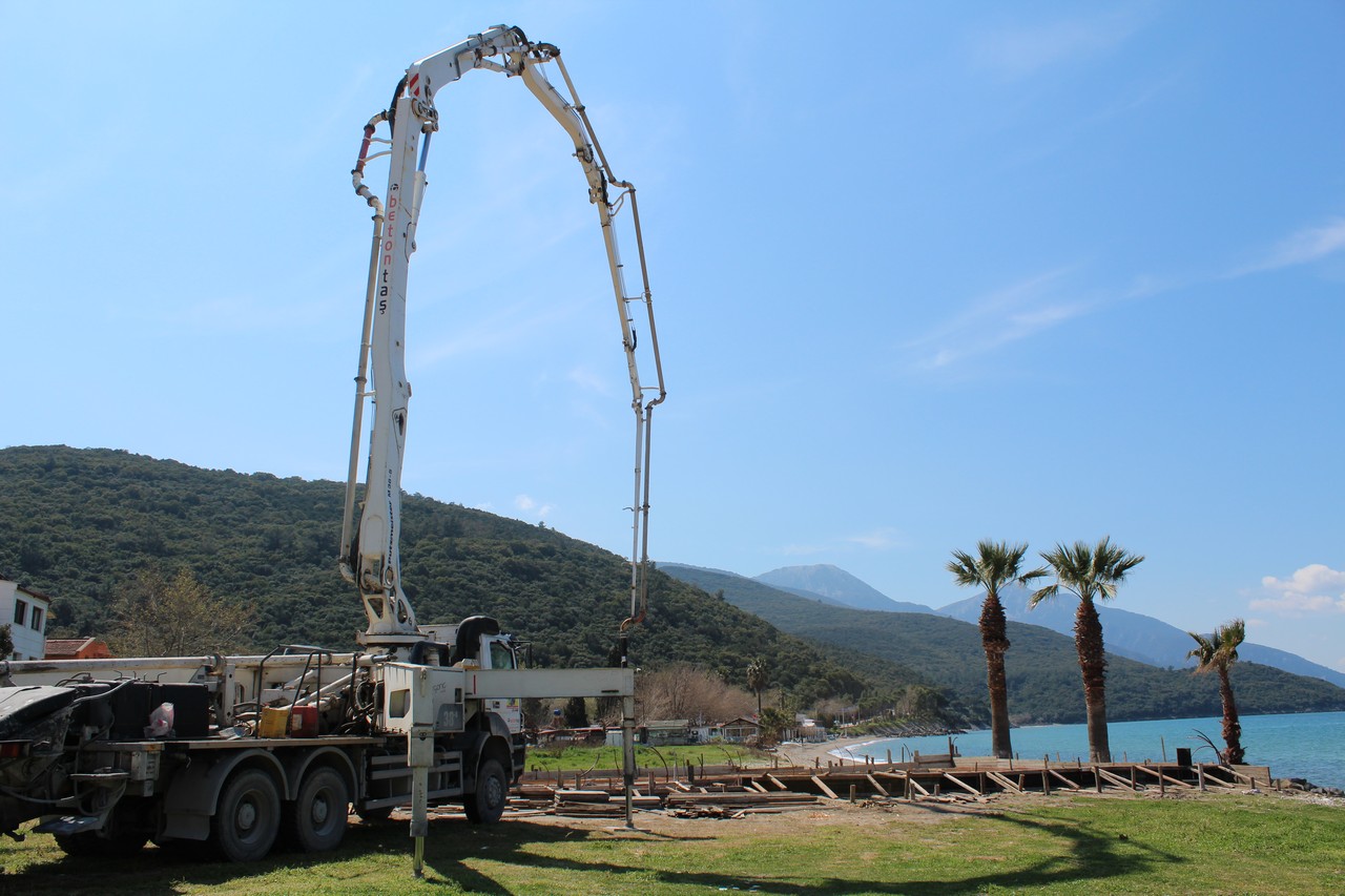 İnşaat yapabilmek için denizi  doldurup sahile beton döktüler