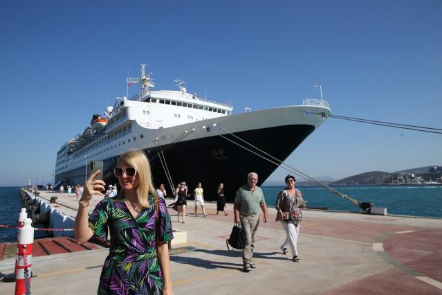 Kuşadası gemiyle hasret giderdi!