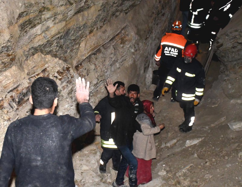 Bir aylık damat, kanalizasyon kazısındaki göçükte can verdi