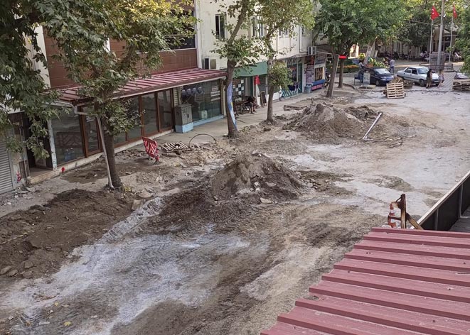 İki belediye anlaşmış gibi cenneti cehenneme çevirdi