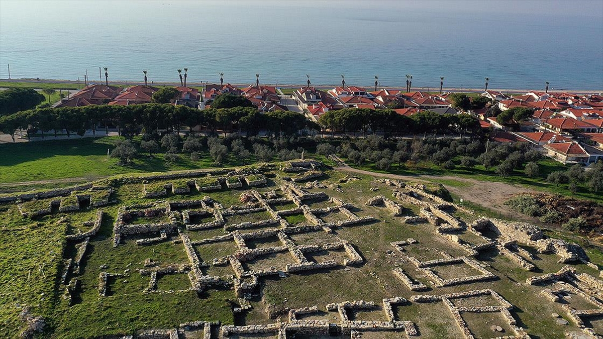 Kuşadası’nda tarihi kalede 1600 yıllık şifa merkezi bulundu