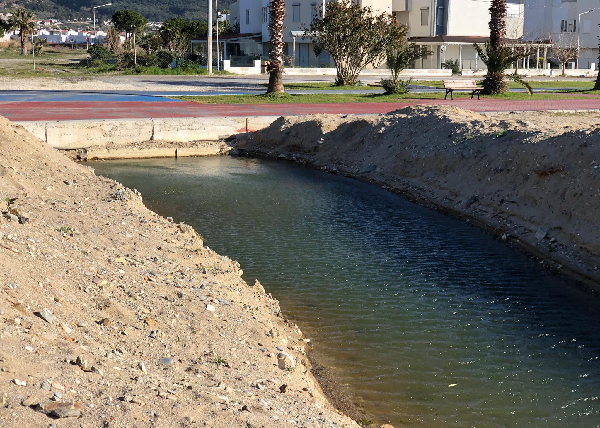 Güzelim sahilin içine ettiler!