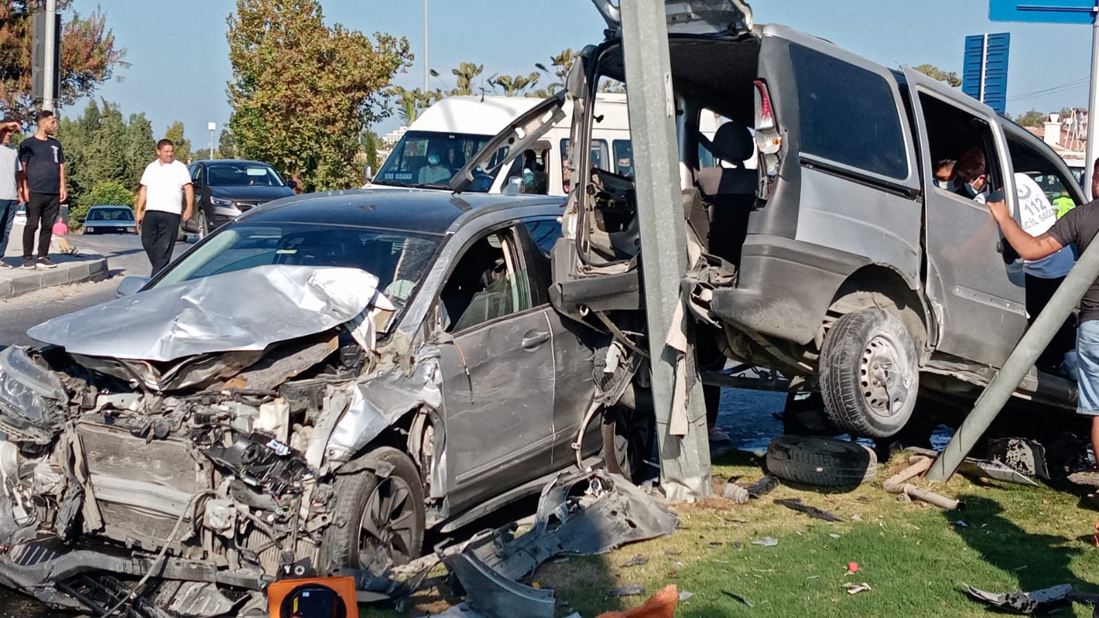 Işıksız kavşakta can pazarı!