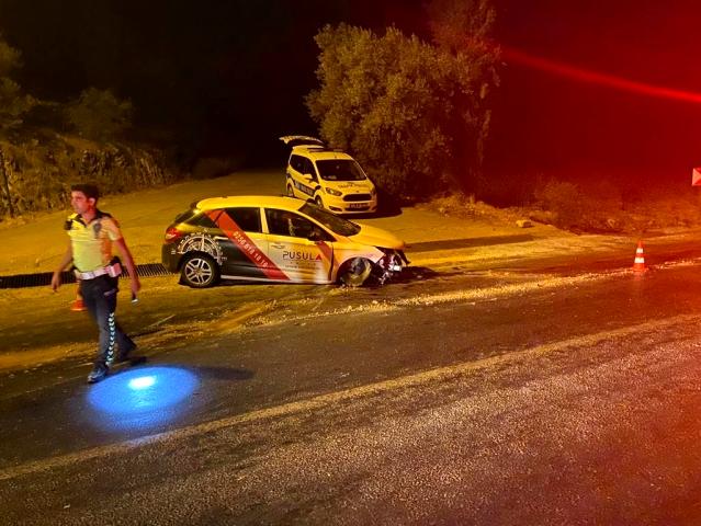 Emniyet kemersiz sürücü  aracın camından fırladı