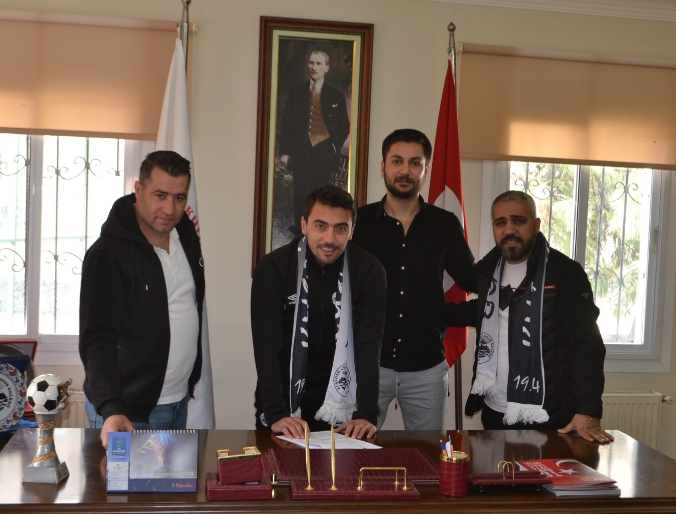 İmzalar atıldı, Kuşadasıspor tepeden-tırnağa ithal oldu!