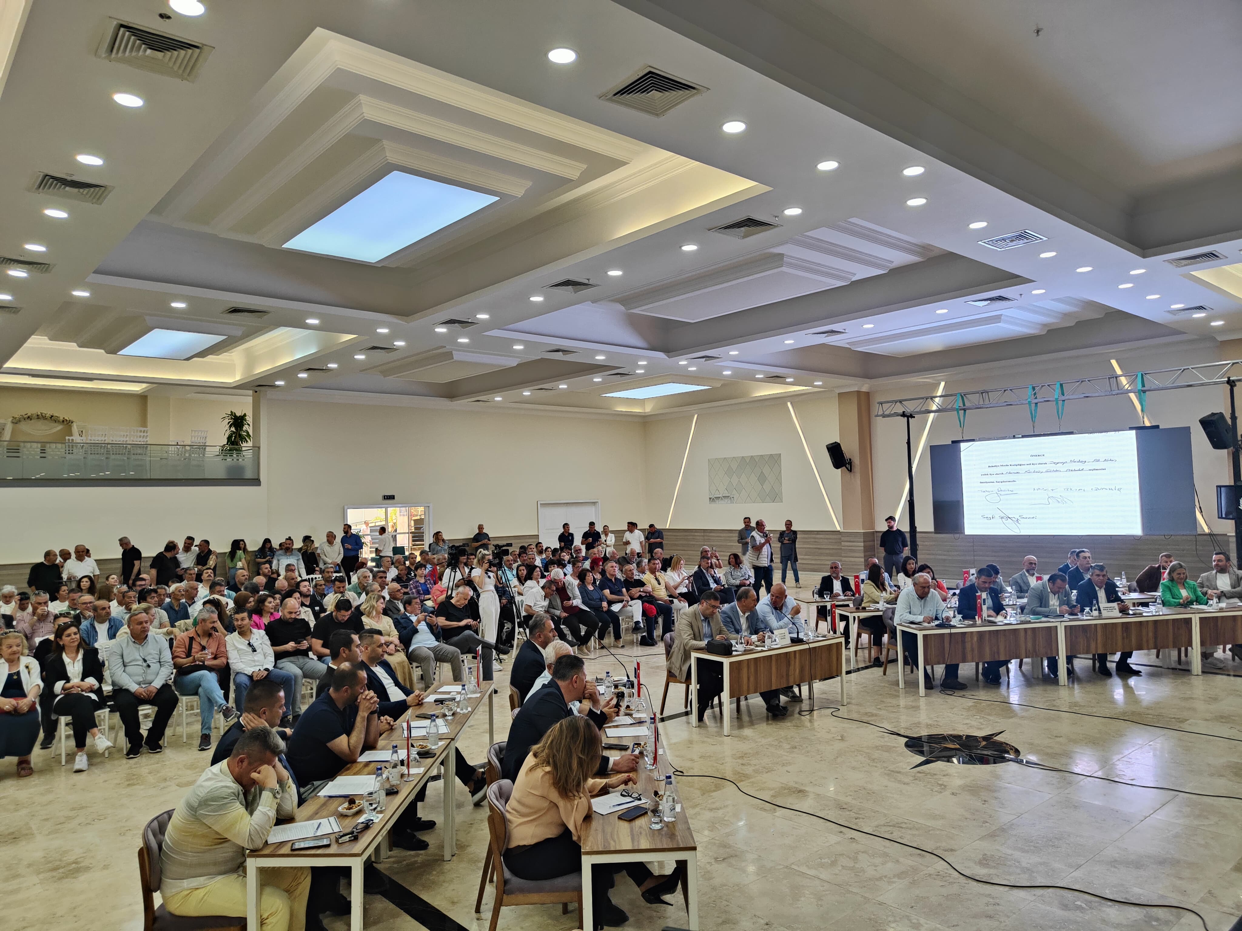 Kuşadası Belediyesi “topu dikti!”