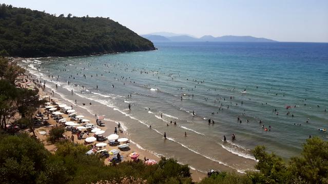 Milli Park'ta fiyatlar 'uçuşa' geçti:  2 şezlong, 1 şemsiye için 200 TL.