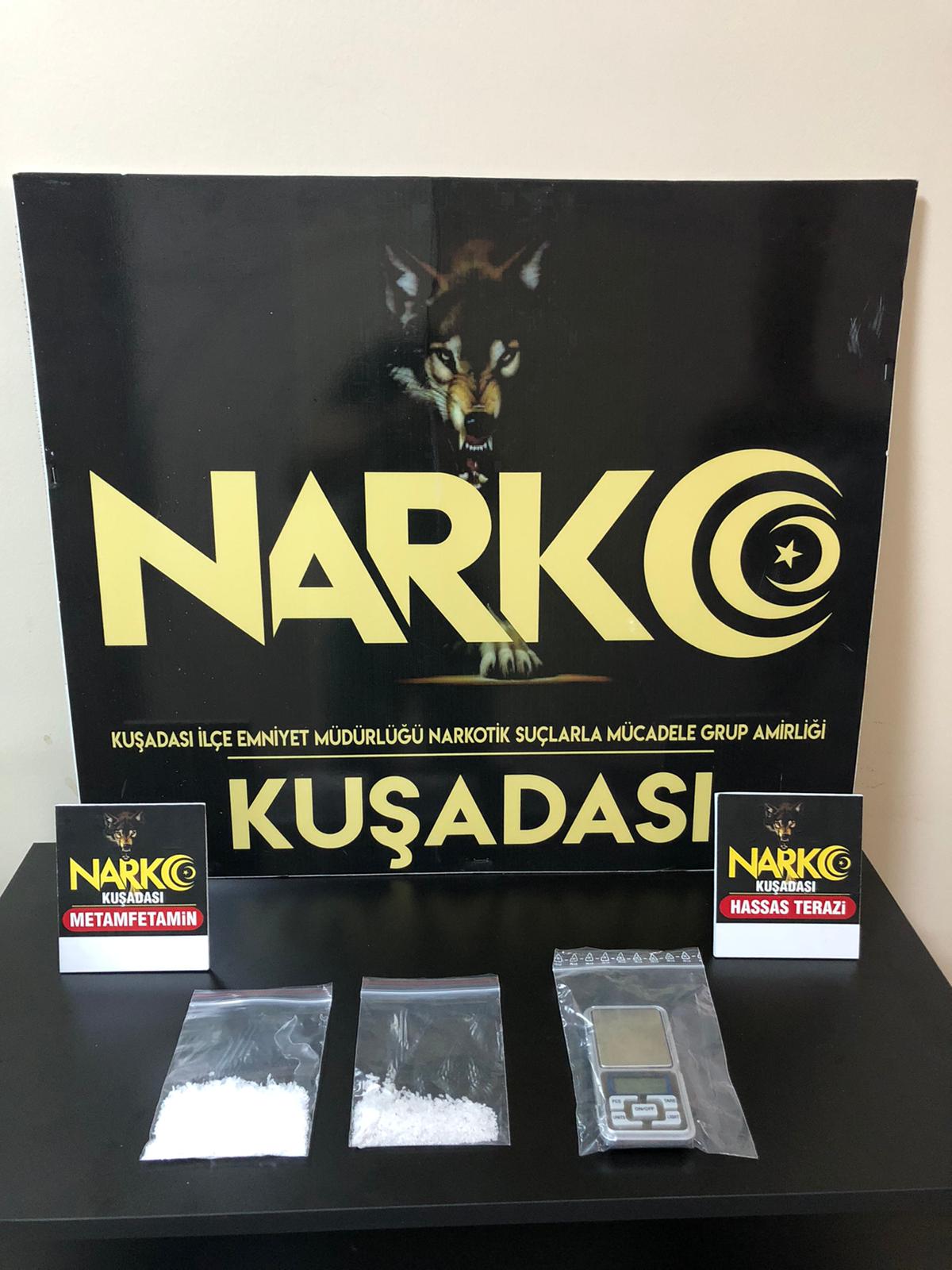 Kuşadası polisi 2 torbacı daha yakaladı