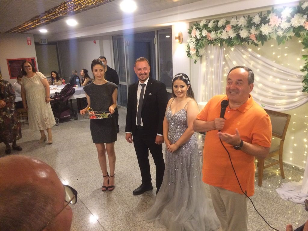 Siyasetçi babadan kızına siyasetten uzak nişan