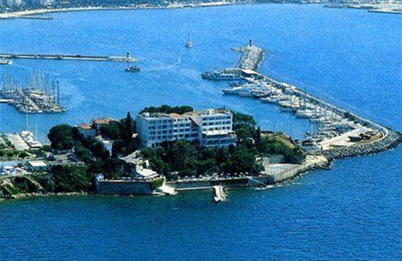 Marina’ya otel beklerken AVM çıktı