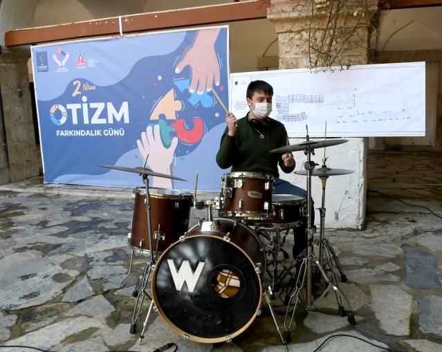 Otizmlilerden muhteşem gösteri