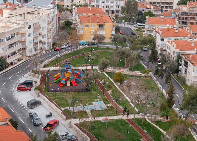 Yine Kuşadası, yine ağaç kıyımı!