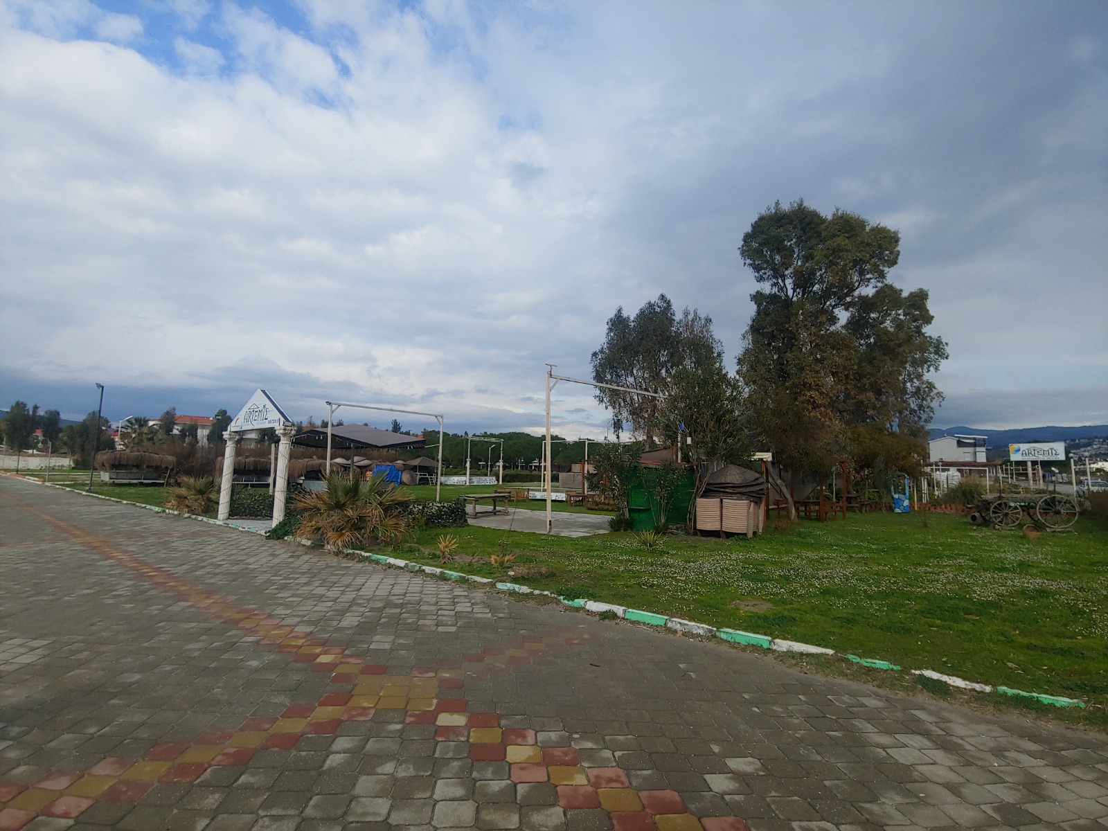 Ada sahillerini turistlerden önce  “yeni nesil” seyyarlar doldurdu