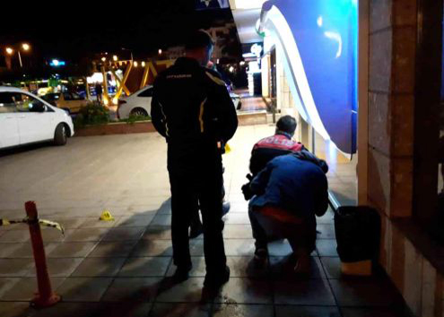 Sarhoş müşteri, güvenlik görevlisine kurşun yağdırdı