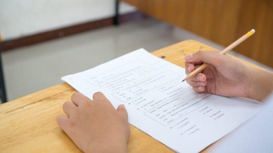 Liselerde yüzyüze sınavlar ertelendi