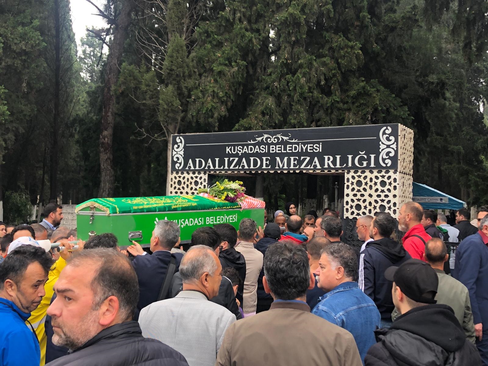 Genç eğitimci Ada’yı yasa boğdu…