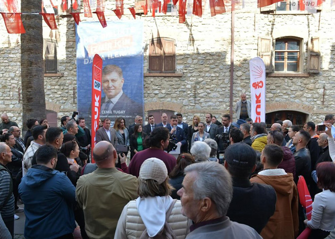 Büyükşehir mitinginde büyük fiyasko!