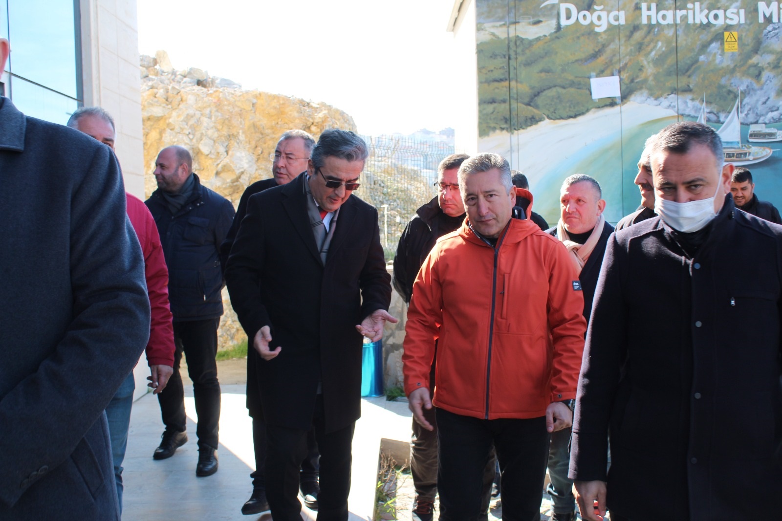 Kuşadası’ndan acı bölgesine 13 TIR